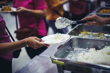 The concept of asking for food with hunger: poor people receive food donated by people in society.