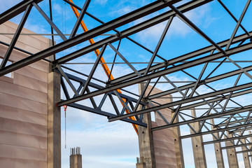 Bau einer Industrieanlage in Fertigbauweise