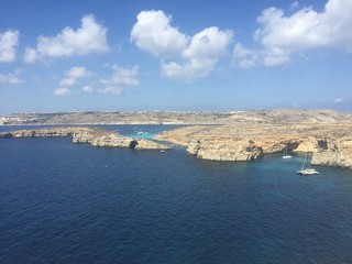 Obraz premium Blaue Lagune im Mittelmeer auf Gozo, Malta