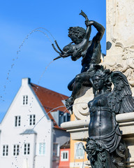 Obraz premium Augustusbrunnen auf dem Augsburger Rathausplatz
