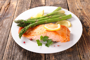 salmon fillet and asparagus on plate