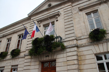 Fototapeta na wymiar town hall in sancerre (france)