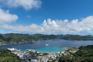 小笠原　夏空の父島全景