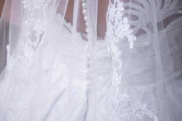 Fototapeta na wymiar Détails de la robe d'une mariée le jour de son mariage