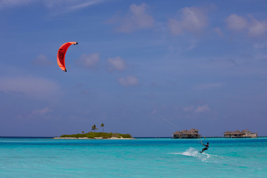 Kitesurfing at Paradise Island (Lankanfinolhu), Maldives