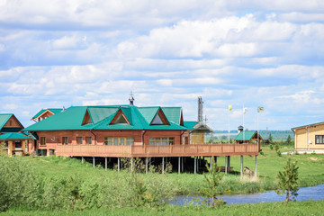 Fototapeta na wymiar Large wooden house with bridge in circle on the river for people to relax in nature.