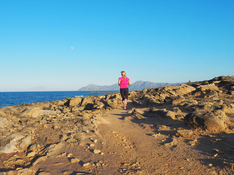 Joggerin am Meer in Can Picafort - Mallorca