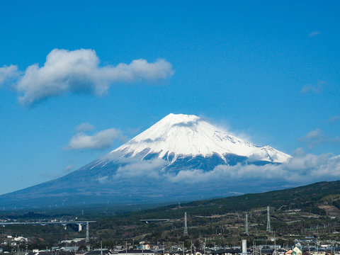 東海道新幹線の車窓から見える富士山 Stock 写真 Adobe Stock