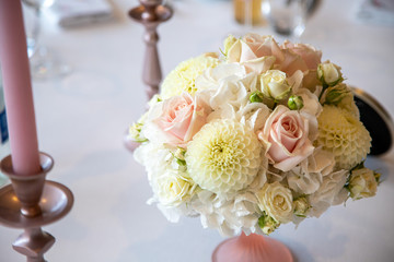 Décoration pour une salle de mariage après la cérémonie