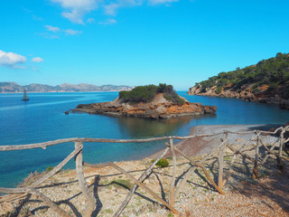 Mallorca - Felsinsel auf der Halbinsel La Victoria