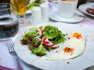 fried eggs & mix lettuce
