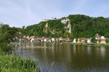 Blick auf Kallmünz über die Naab