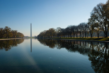 Obraz premium Washington DC - December 6, 2015: The Washington Monument can be seen across the reflection pool