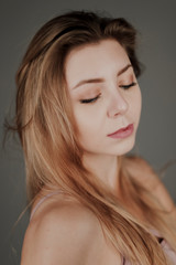 Naklejka premium portrait of blonde girl with blue eyes and big bokeh