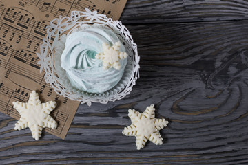 Marshmallows and snowflakes from marshmallows. On old pine boards painted black.
