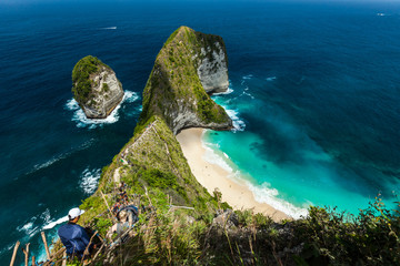 BALI, INDONESIA - MAY 12, 2018: Narrow path to Kelingking beach © Denys