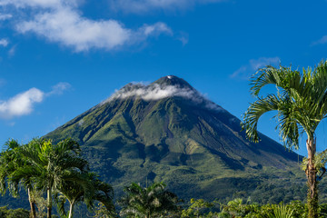 Costa Rica. The Arenal Volcano (Spanish: Volcan Arenal) in north-western Costa Rica in the province of Alajuela. It is an active andesitic stratovolcano. - obrazy, fototapety, plakaty