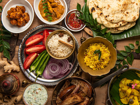 Mesa con comida de La India 