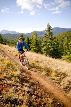 Mountain biking on singletrack on the Monarch Crest Trail outside of Salida, Colorado. This trail follows the Colorado Trail, Continental Divide Trail and tops out at 11,960 ft.