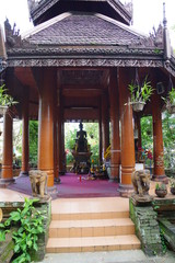 Fototapeta na wymiar タイ　チェンマイの仏教寺院