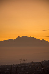 Volcán iztaccihuatl al amanecer