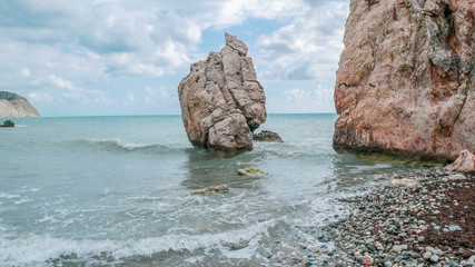 Big Stones in a beautiful mlra with waves
