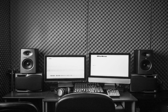 Musicians on Live Session Black and White.