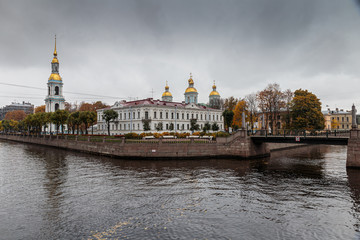 Fototapeta na wymiar Autumn view of the St. Nicholas-Epiphany Sea Cathedral from the Griboyedov canal embankment, St. Petersburg, Russia.