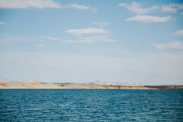 Obraz premium Lac Powell - Lac artificiel situé entre l'Arizona & l'Utah