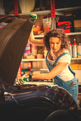 Obraz na płótnie Canvas woman car mechanic