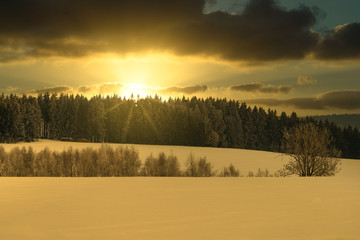 Winterlandschaft bei Sonnenuntergang