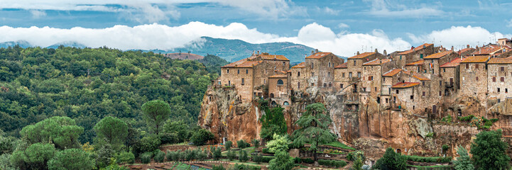 Fototapeta na wymiar View of the medieval village Pitigliano founded in Etruscan time on the tuff hill, Tuscany, Italy. Panoramic wide banner