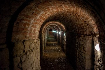 podziemny tunel - obrazy, fototapety, plakaty