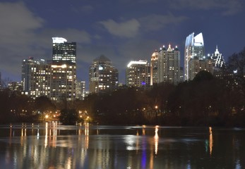 Fototapeta na wymiar Midtown Atlanta skyline and reflecting lake at Piedmont Park 