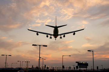 Fototapeta na wymiar Airplane approaching Heathrow at sunset