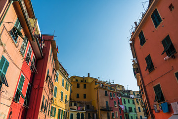 Fototapeta na wymiar Traditional colorful ancient Italian architecture houses in Vernazza village, Cinque Terre
