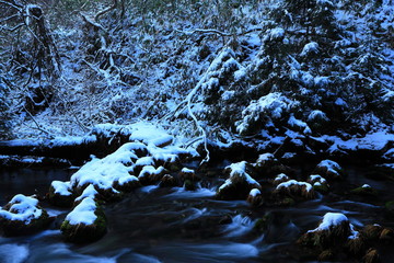 冬の元滝伏流水