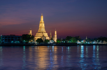 Naklejka premium Wat Arun -The Temple of Dawn in Bangkok, Thailand in the sunset time
