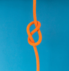 Reliable node for belaying.