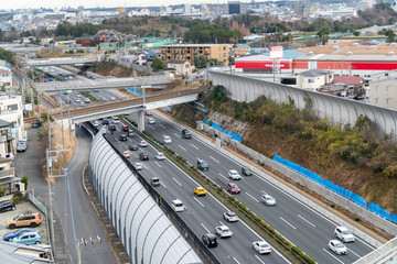 神奈川県の大和トンネル付近Uターンラッシュで混雑する東名高速道路
