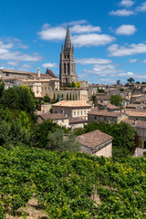 Fototapeta na wymiar hilltop city village of Saint-Emilion near Bordeaux surrounded by vineyards in France