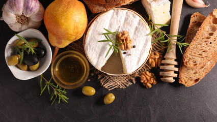 camembert portion with pear, walnut and bread