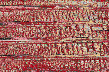 Bois brûlé peint en rouge