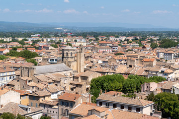 Fototapeta na wymiar view of hill city Cavaillon south of France