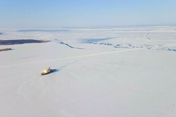Ice-enpalled naldo, ice breaking ship.