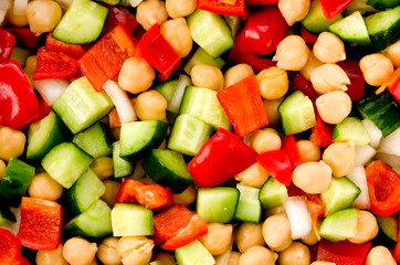 ひよこ豆のカラフルサラダ © kariphoto