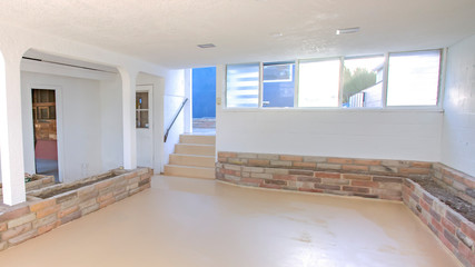 Panorama frame Bonus room with empty planters