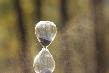 Water spray that hits an hourglass