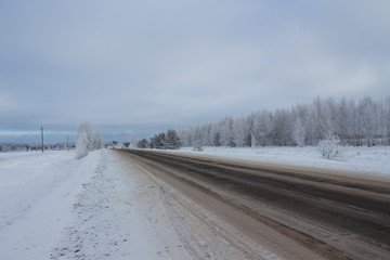 Obraz premium Winter rural road in the Ulyanovsk region in Russia.