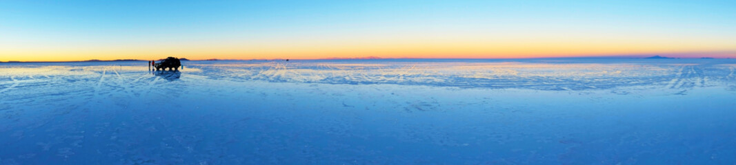 Fototapeta premium Sunrise view in Bolivia Uyuni salt desert